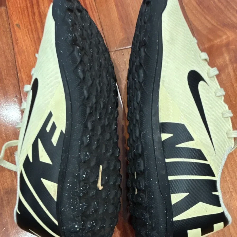 Nike Mercurial Kids Unisex Turf Soccer Shoes Cleats Lace-Up White/Black size 6Y